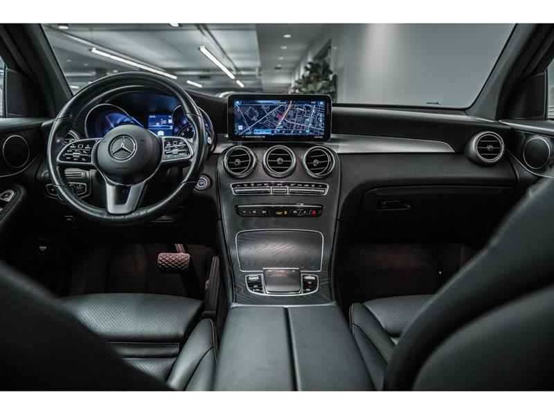 mercedes-benz GLC300 2022 - 28