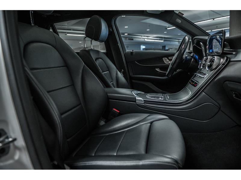 mercedes-benz GLC300 2022 - 32