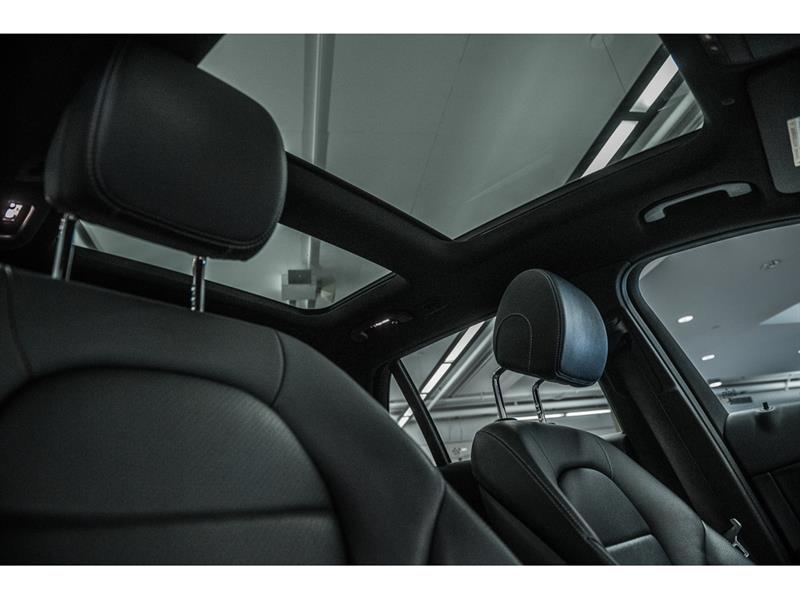 mercedes-benz GLC300 2022 - 33