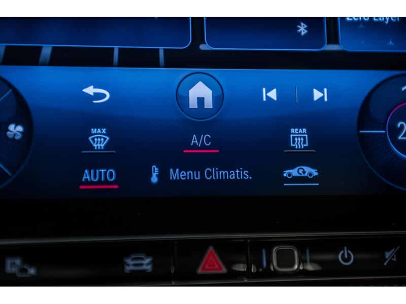 mercedes-benz C300 2023 - 22