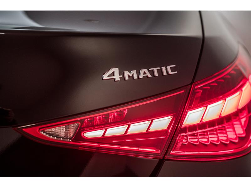 mercedes-benz C300 2022 - 9