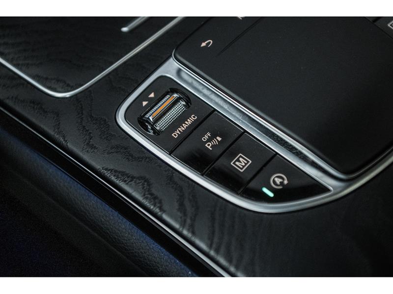 mercedes-benz GLC300 2022 - 25