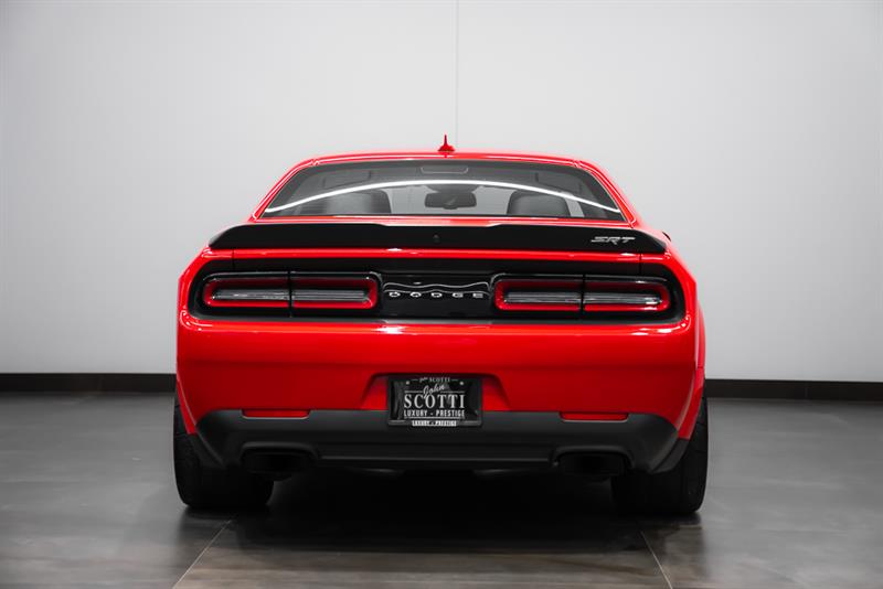 Dodge Challenger 4