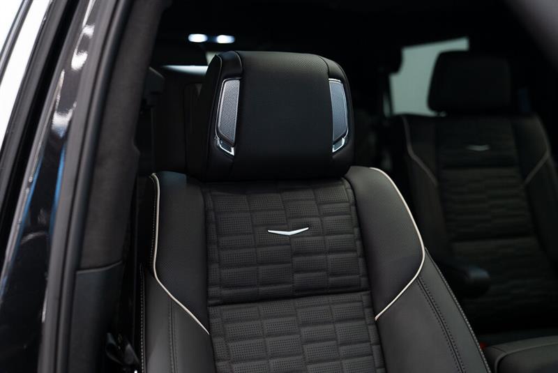 Cadillac Escalade 15