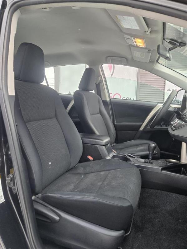 2015 Toyota RAV4 - Image 10