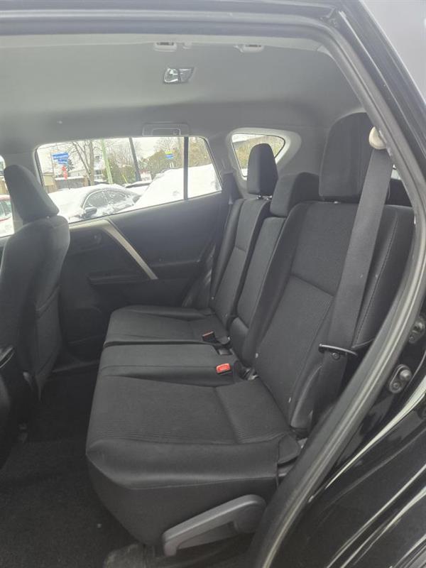 2015 Toyota RAV4 - Image 12