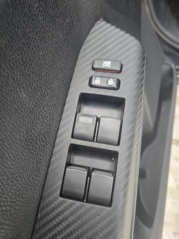 2015 Toyota RAV4 - Image 16