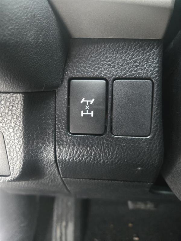 2015 Toyota RAV4 - Image 17