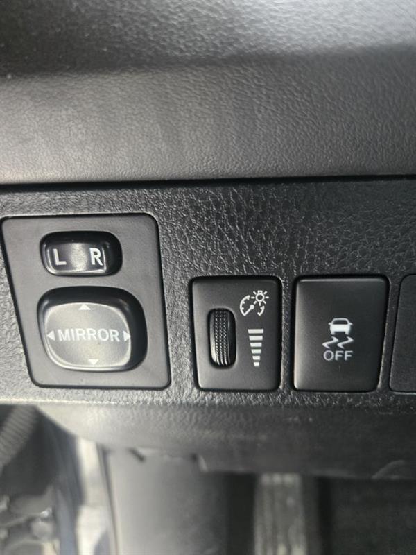 2015 Toyota RAV4 - Image 18