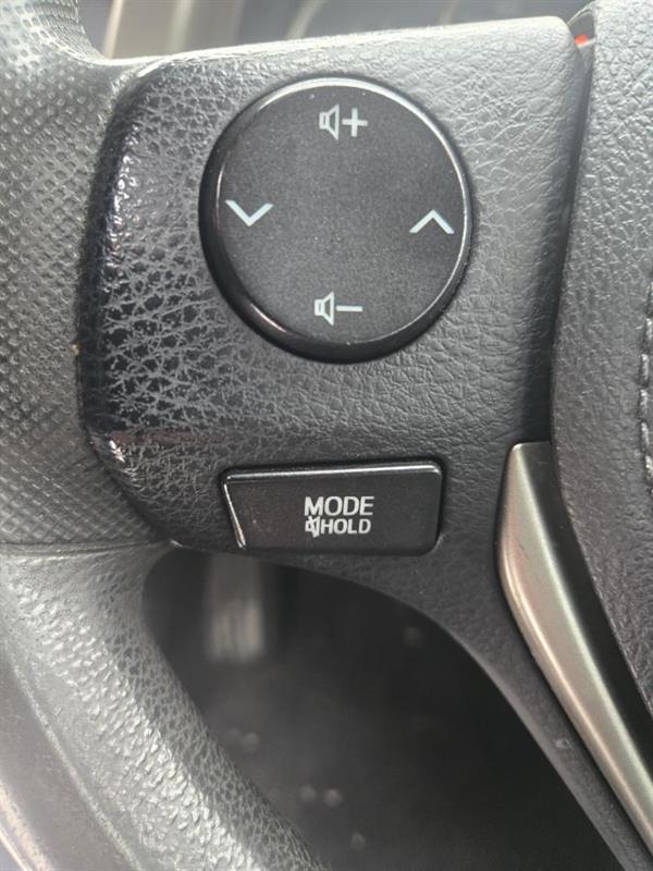 2015 Toyota RAV4 - Image 19