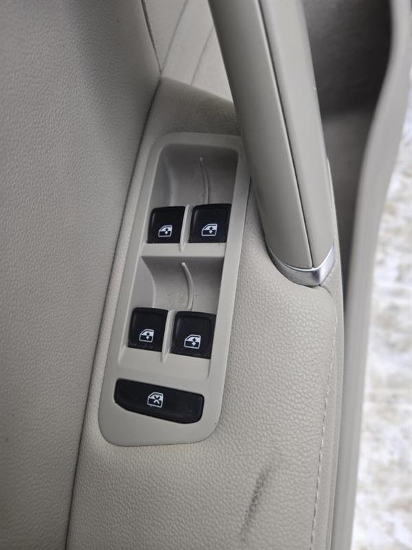 2016 Volkswagen Golf - Image 17