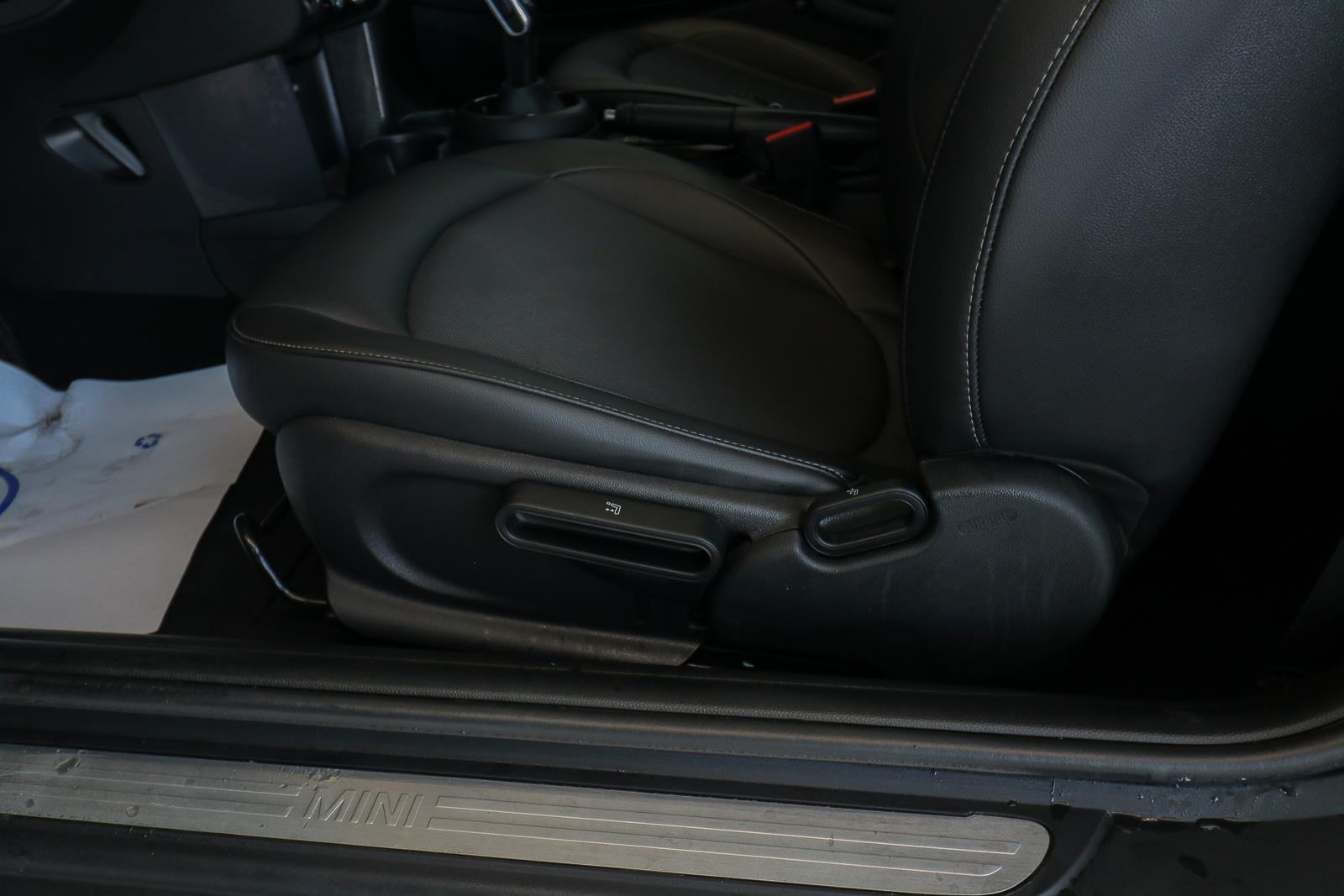 mini 3 Door 2021 - 12
