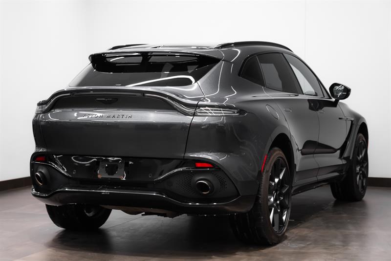 Aston Martin DBX 3