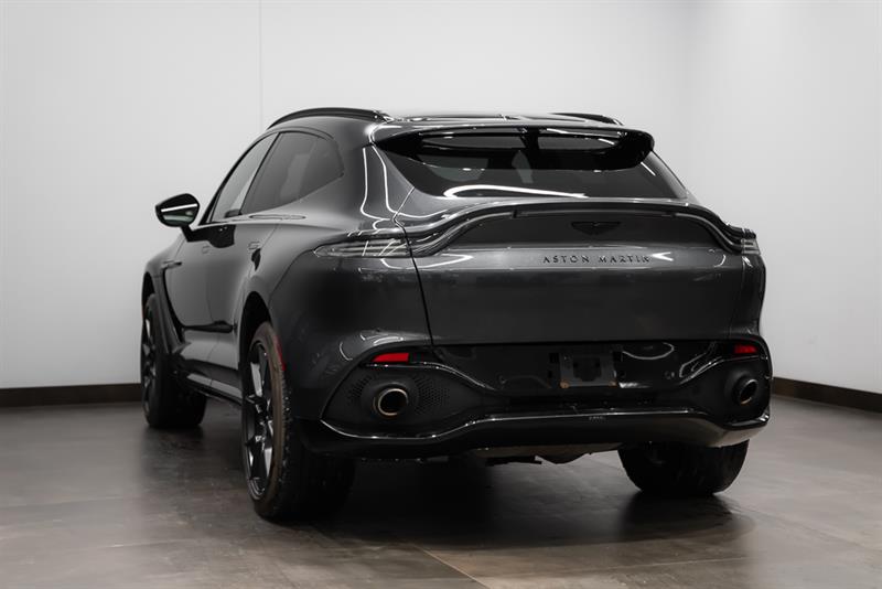 Aston Martin DBX 5