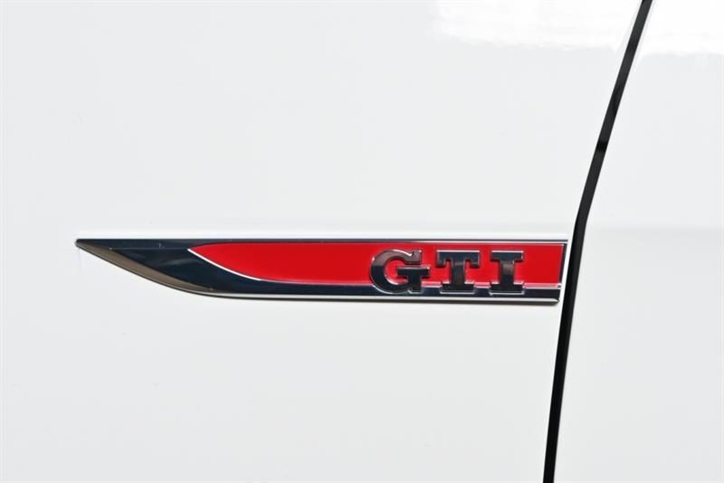 2018 Volkswagen Golf - Image 14