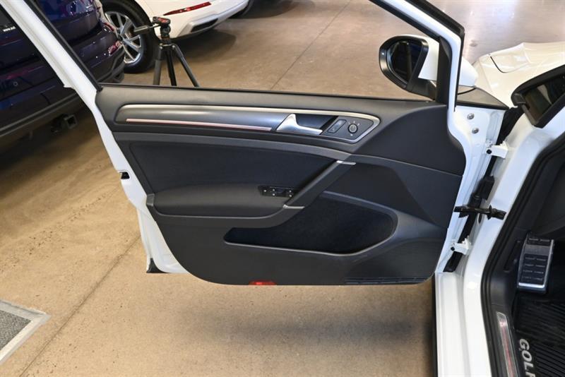 2018 Volkswagen Golf - Image 16