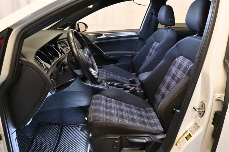 2018 Volkswagen Golf - Image 18