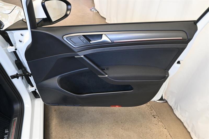 2018 Volkswagen Golf - Image 32
