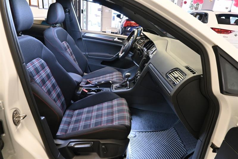 2018 Volkswagen Golf - Image 34