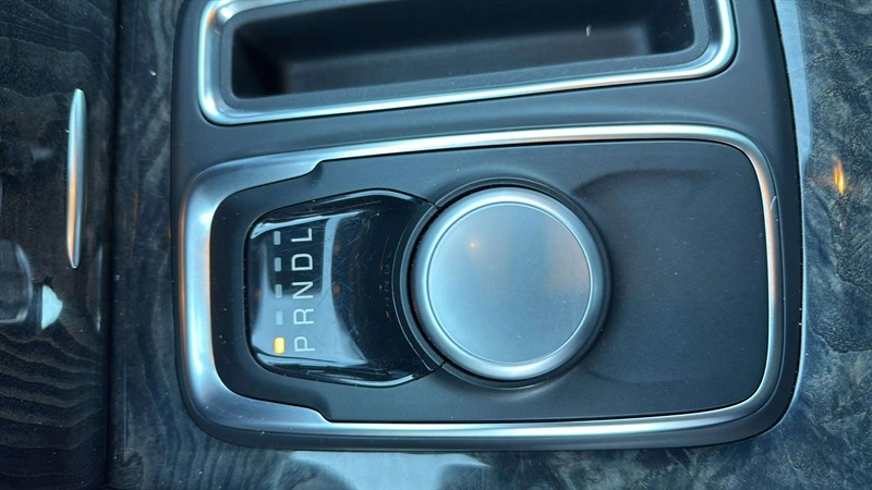 chrysler 300 2023 - 19