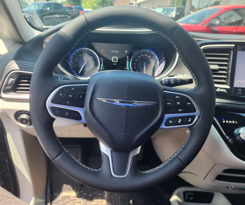 chrysler Pacifica 2024 - 13