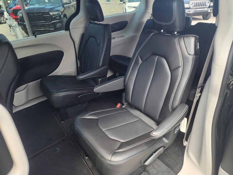 chrysler Pacifica 2024 - 16