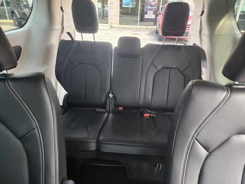 chrysler Pacifica 2024 - 17