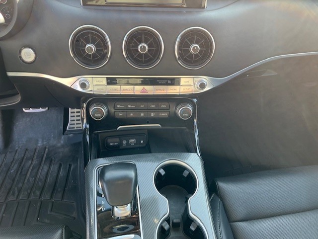 kia Stinger 2021 - 17
