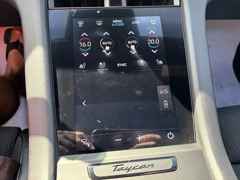 porsche Taycan 2020 - 12