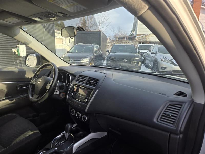 2014 Mitsubishi RVR - Image 10