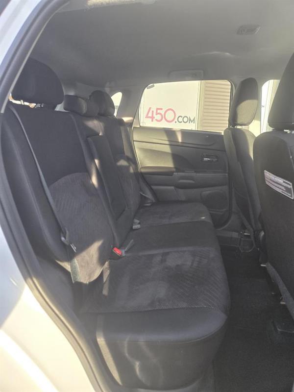 2014 Mitsubishi RVR - Image 12