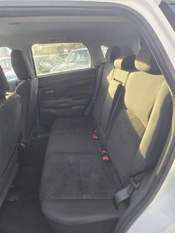 2014 Mitsubishi RVR - Image 13