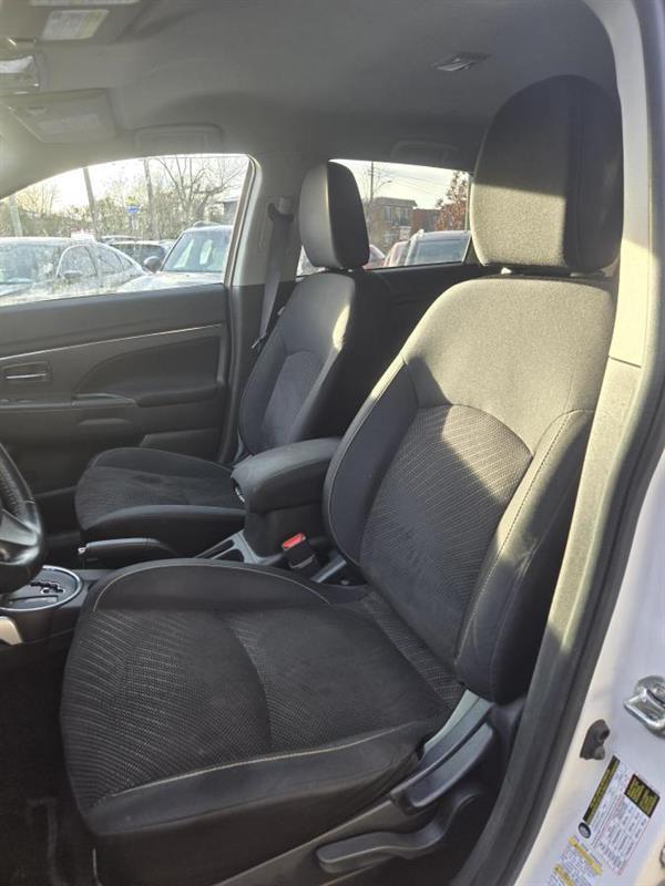 2014 Mitsubishi RVR - Image 16