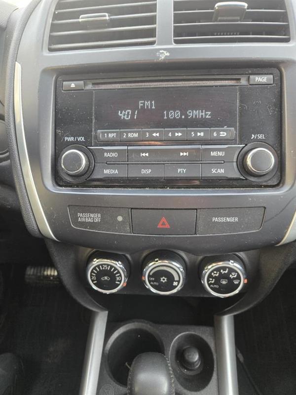 2014 Mitsubishi RVR - Image 21