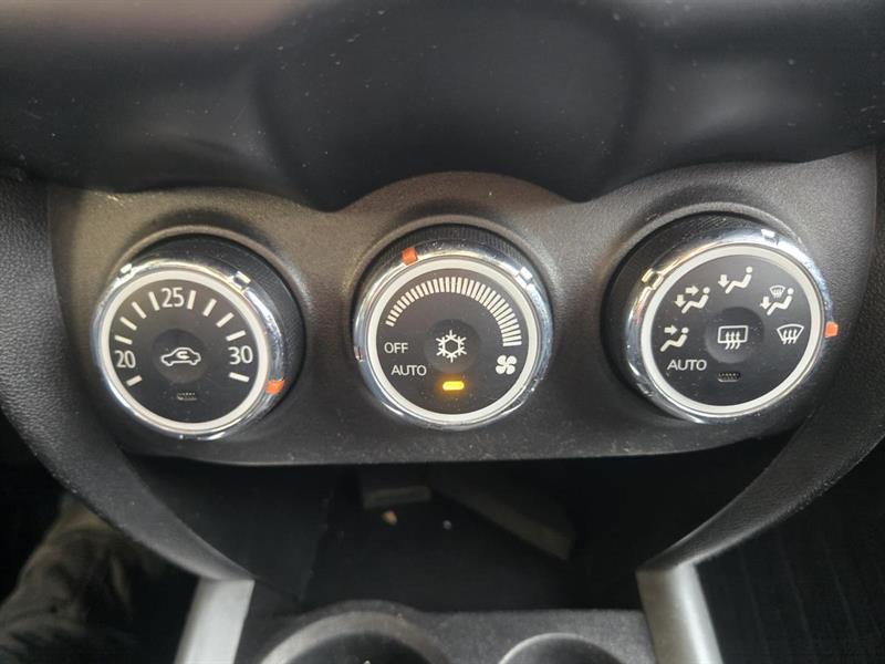 2014 Mitsubishi RVR - Image 23