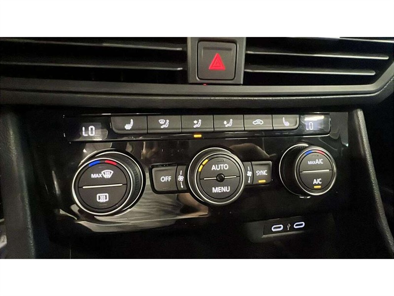volkswagen Jetta 2021 - 19