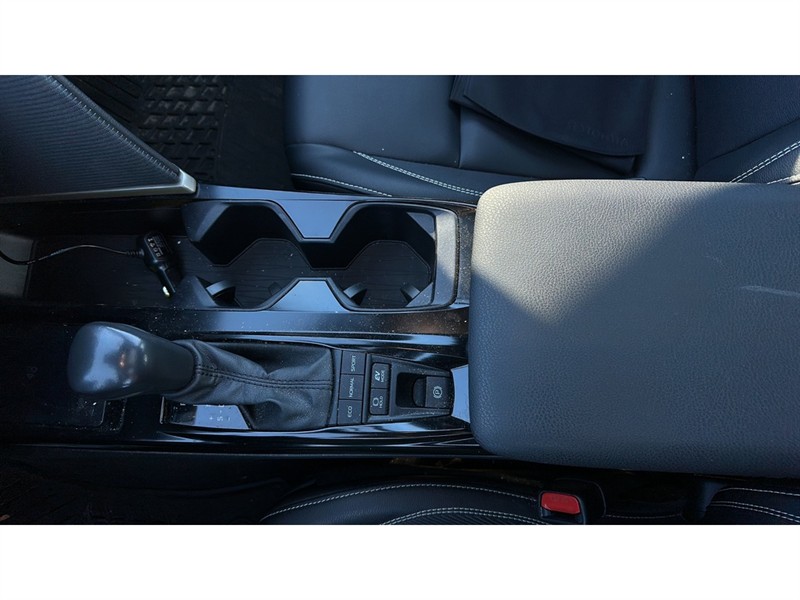 toyota CAMRY HYBRIDE SE AMELIORE AWD 2025 - 19