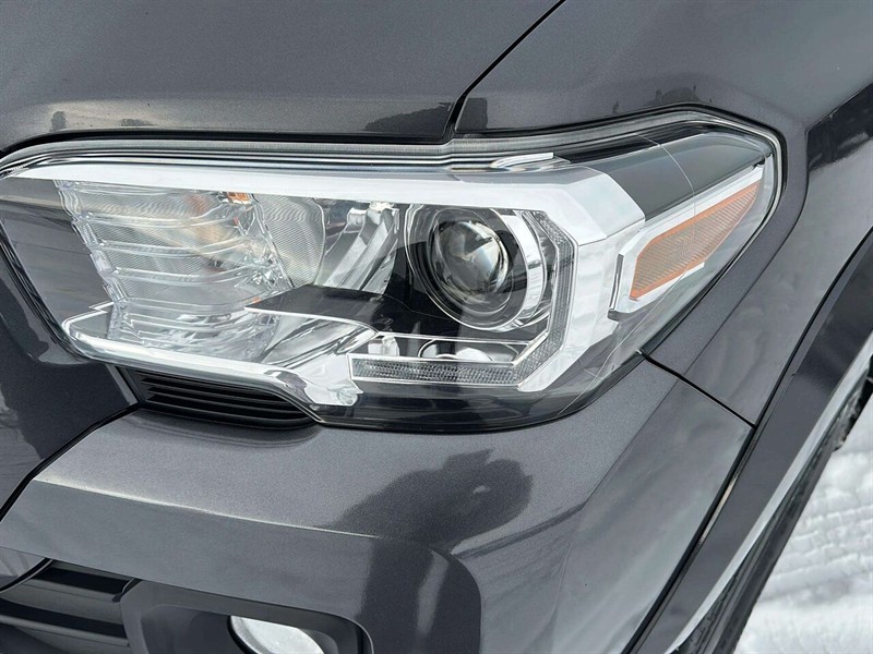toyota TACOMA DBL CAB SR5/TRD 2022 - 11