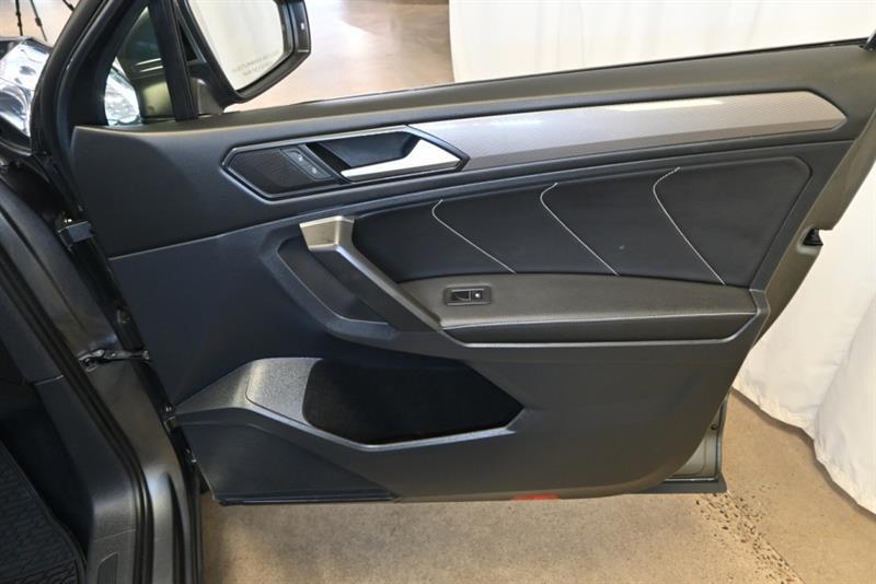 2022 Volkswagen Tiguan - Image 31