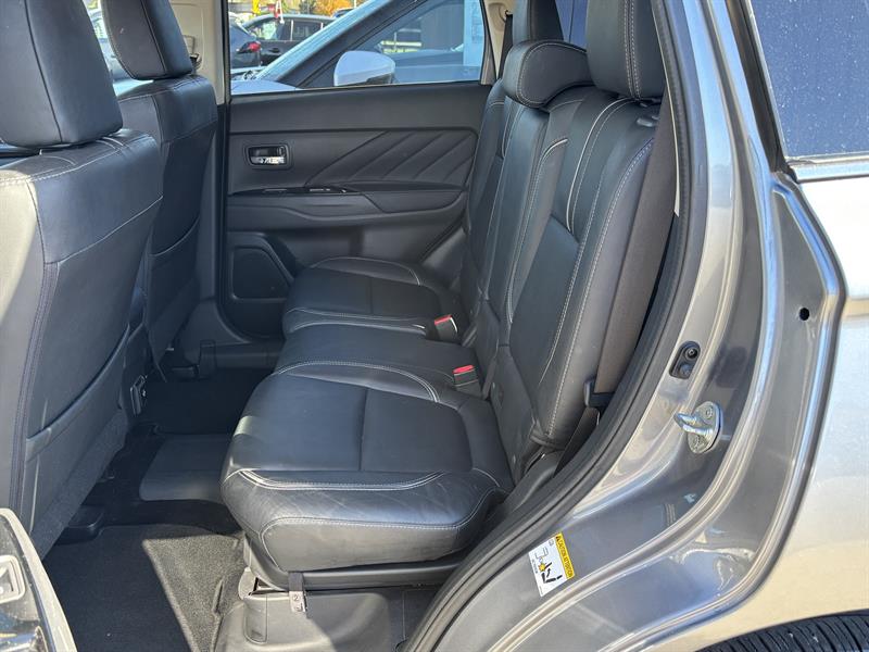 mitsubishi Outlander rechargeable 2018 - 13