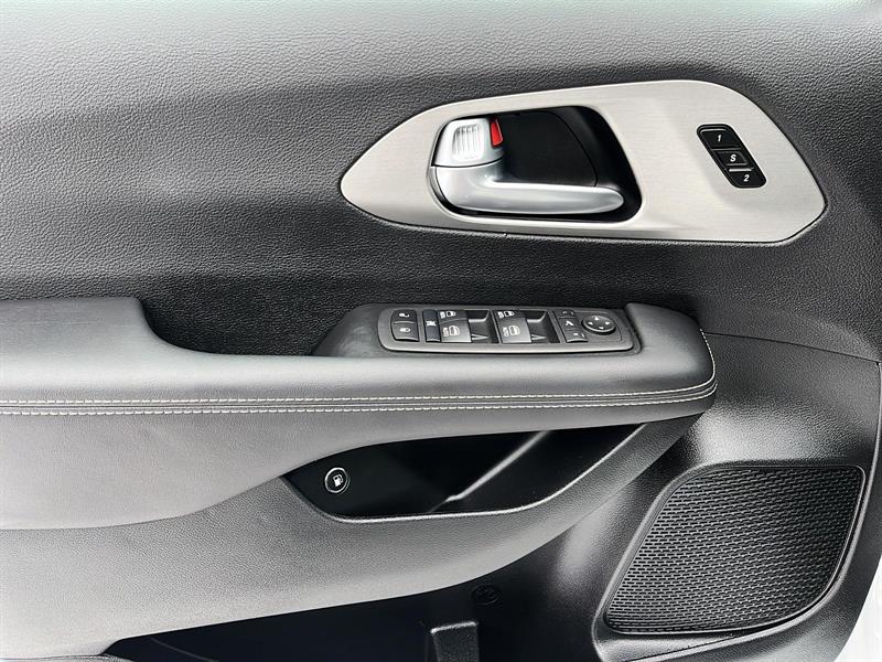 chrysler Pacifica Hybrid 2024 - 34