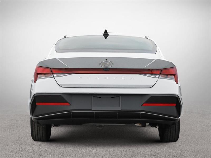 Hyundai Elantra 5