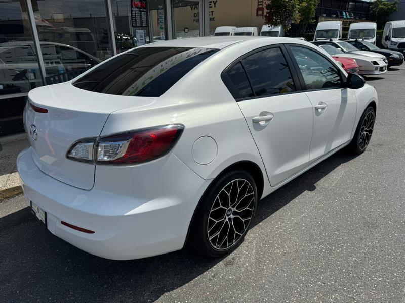 Mazda 3 8