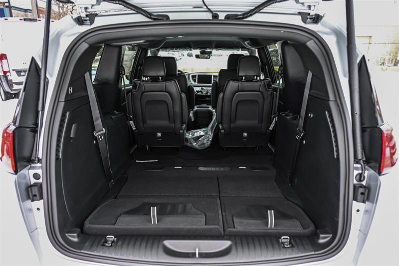 2026 Chrysler Grand Caravan - Image 11