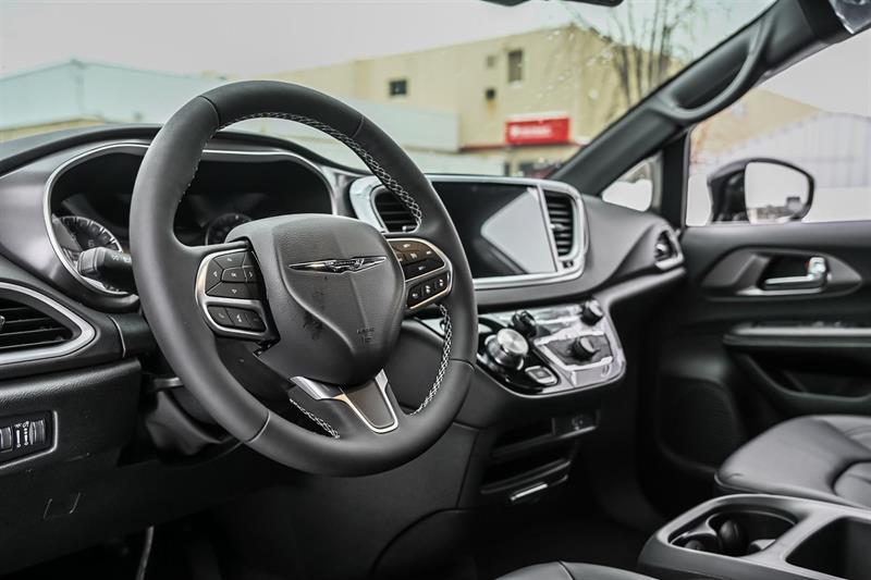 2026 Chrysler Grand Caravan - Image 12