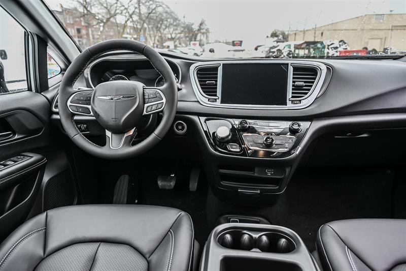 2026 Chrysler Grand Caravan - Image 18