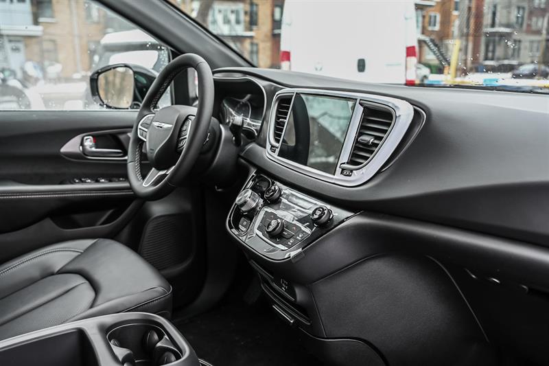 2026 Chrysler Grand Caravan - Image 21