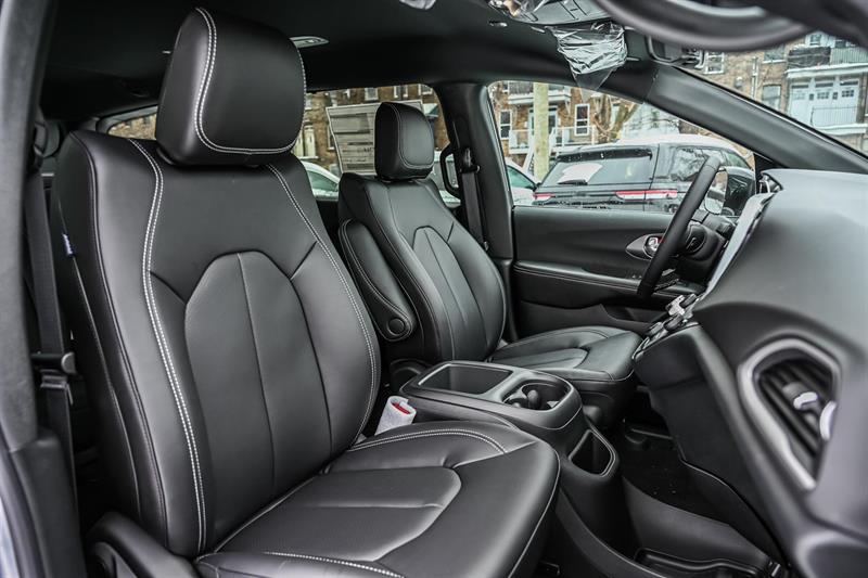 2026 Chrysler Grand Caravan - Image 22