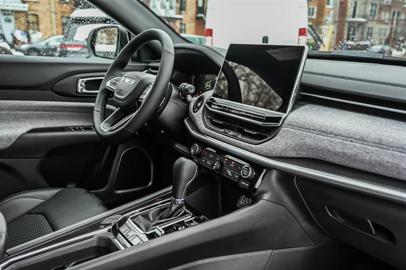 2026 Jeep Compass - Image 21