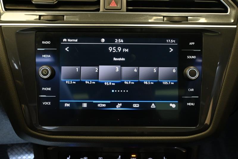 2022 Volkswagen Tiguan - Image 26